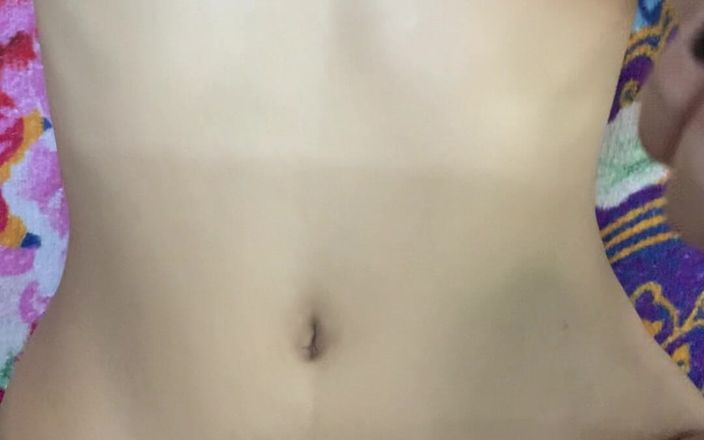 Komal sexy studio: 胸のつま先、脚を広げ、大きなうめき声を上げています