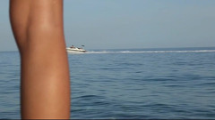 Watch4beauty: Đi tiểu trên bãi biển