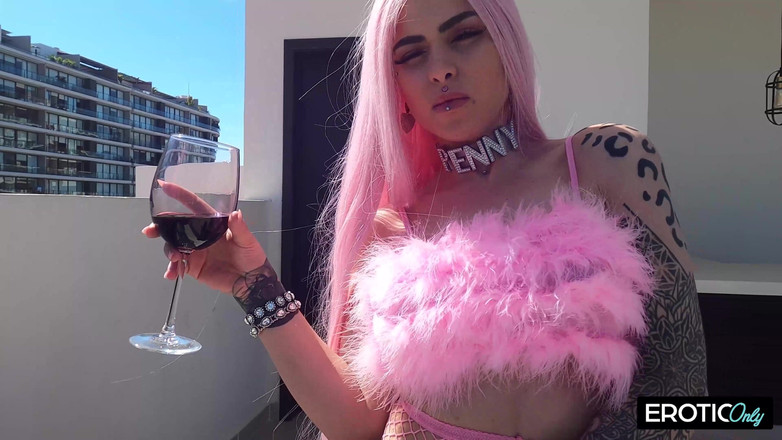 MILFFreaksX: Vuole fare carriera e ci mette molto impegno