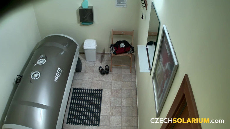 Czech Solarium: Tsjechisch Solarium 320: harige milf in het solarium-pronken