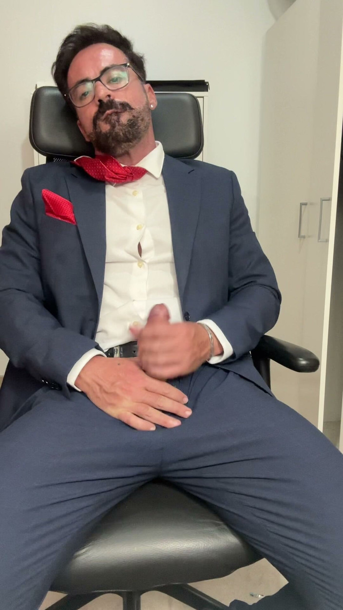 MaelHunter: I Masturbate While Wearing a Suit and a Red Tie.