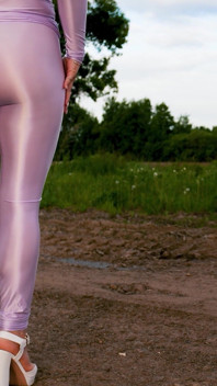 47 vêtements parfaits pour se branler si vous êtes un fétichiste du nylon et d’amour des vêtements brillants ! 4k