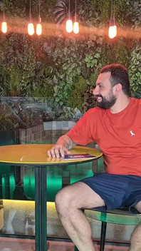 MILF blondă fierbinte și insațiabilă s-a întors la pornografie pentru a face sex fără limite
