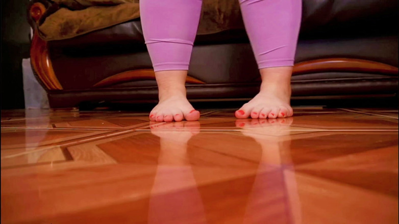 AssGives: Obr tě drtí nohama