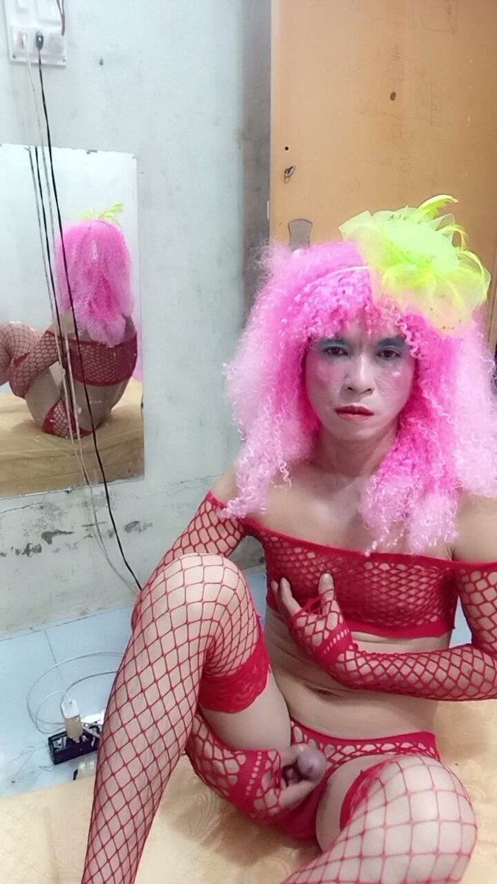 nguyen dang thien tri: Oanh Le Transgender v sexy prádle Hraní s falešnou plechovky