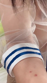 젖탱이를 던질 수 있는 옷을 입어