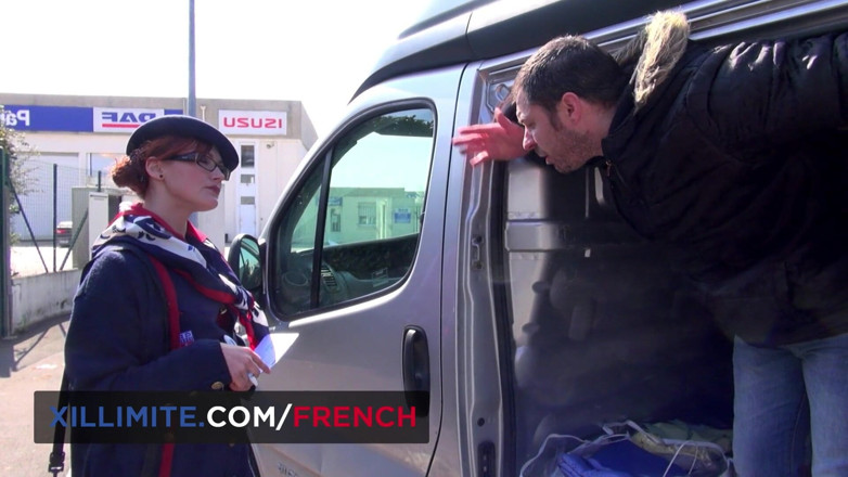 French girls at work: Zrzavá služka je ošukaná v kamionu