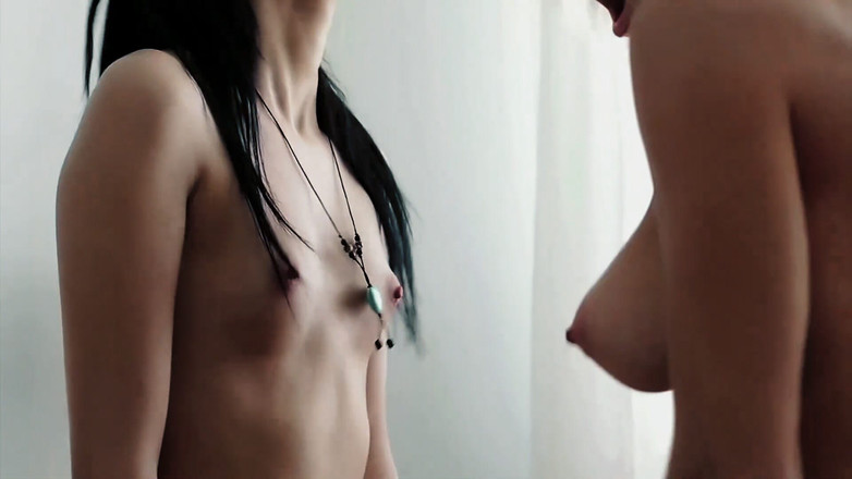 8TeenHub: Ekaterina en Vera hebben een heet universiteits co-ed vvm-trio