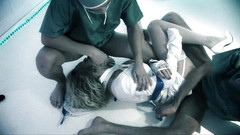 Very hot hardcore: Szalona dziwka ssie i pieprzy anal dwa twarde kutasy