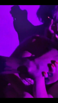 Candy Crush, kraliçe kimi, von poison ve luna olvr ayaklarıyla sigara içiyor, soyunuyor ve öpüşüyor
