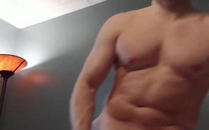 Bald Daddy: 후장 플러그로 흑인 정액 창녀에 대해 신음하는 Lovense Max 2를 채우는 Balddaddy 악마