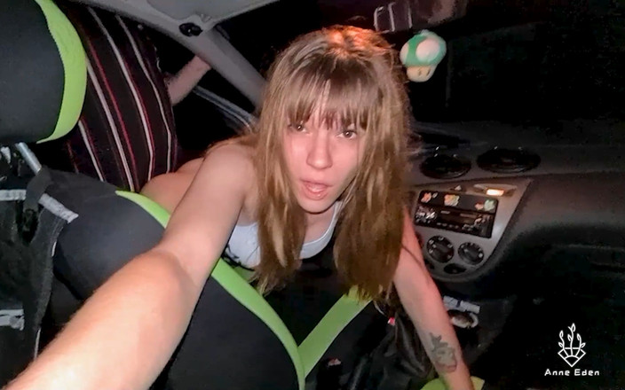 Anne Eden: Öffentliche ruhe stoppen sex nach erotischer party!!