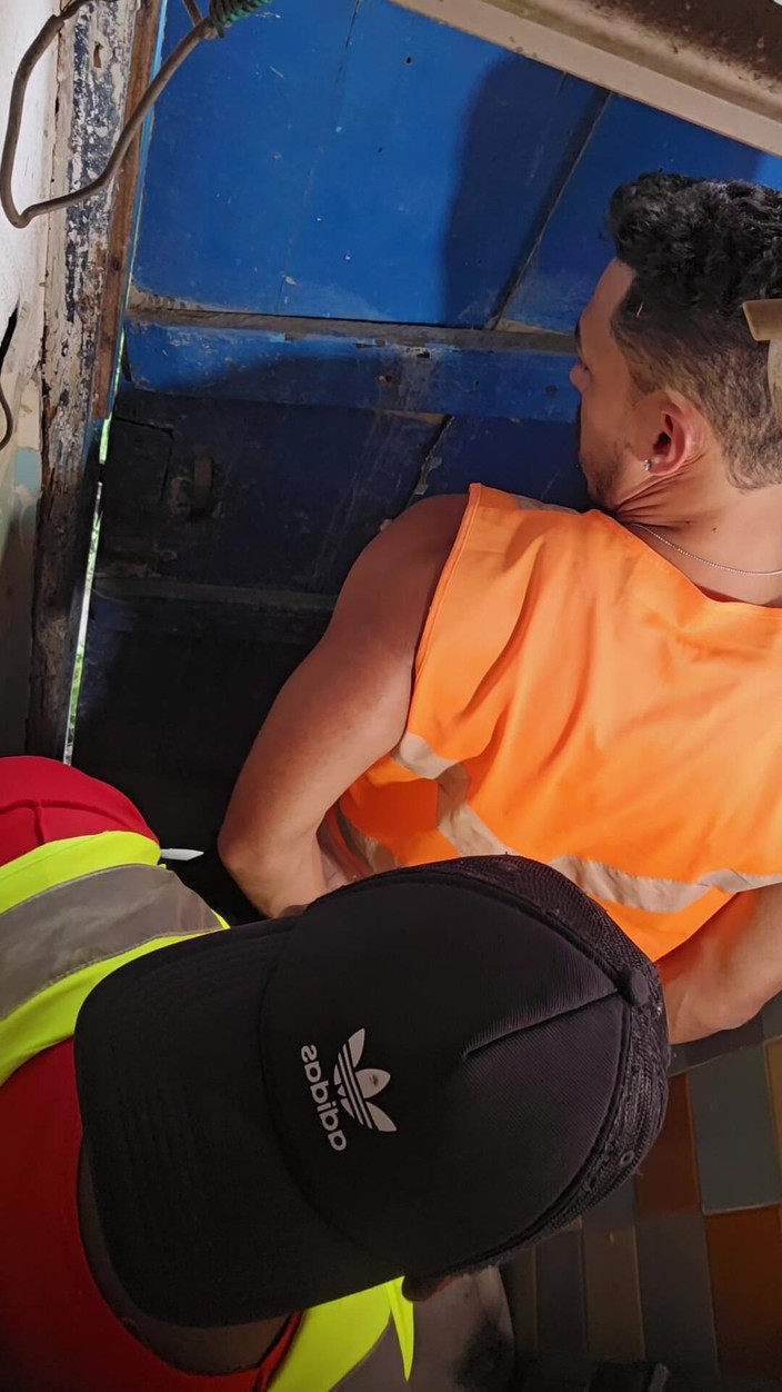 TheBlacKHunterr: Koupelna stavby se změnila v děvku