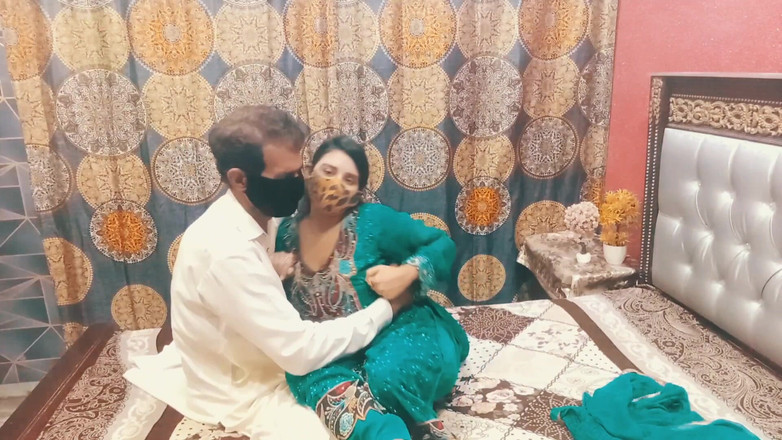 MehwishButt: भारतीय देसी पत्नी गुस्से में है क्योंकि उसका पति अपना बड़ा लंड अपनी तंग गांड में नहीं डालता है स्पष्ट हिंदी ऑडियो xxxxx देसी आंटी एस