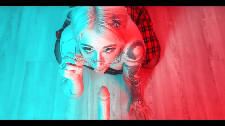 Peachgardens: 자지를 깊게 빨고 내 큰 젖탱이와 섹스 머신으로 자위해