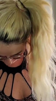 Tiffany knullar John Rick vid synvinkeln