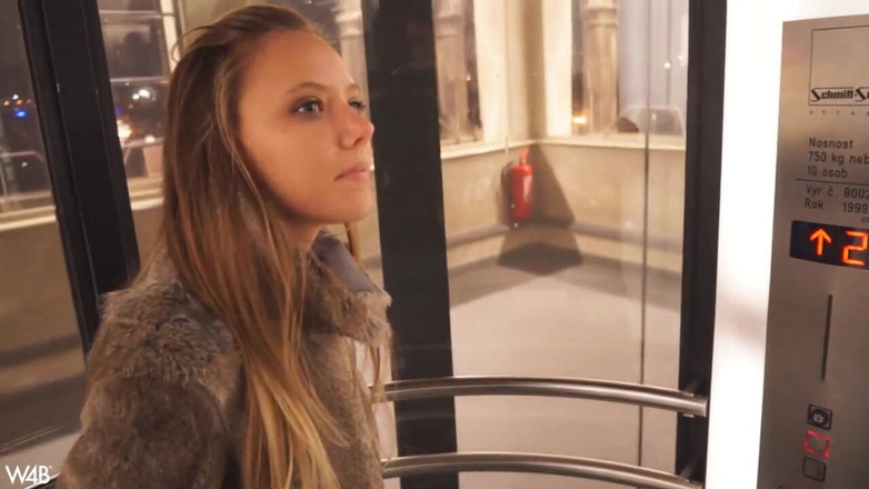 Watch4beauty: Sie wird ihrem schwanz gejagt