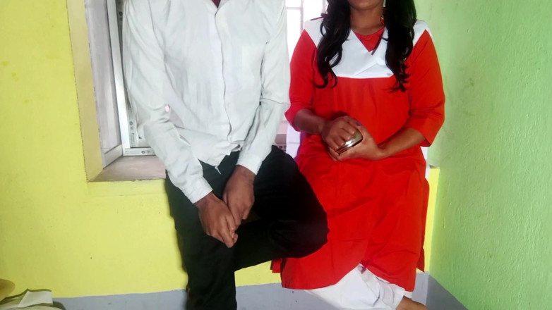 FireeCouple: Chica universitaria 18+ follando rápido en el aula