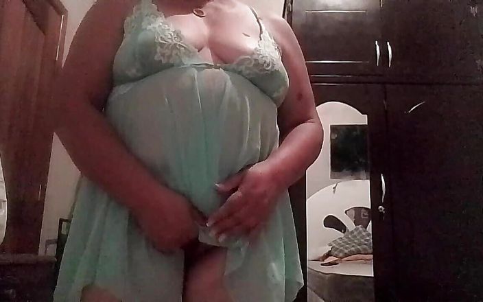 Gloryhot69: 透明内衣和渴望年轻鸡巴