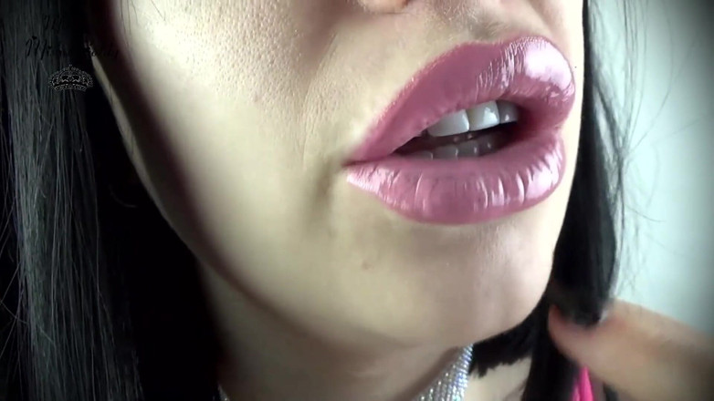 Goddess Misha Goldy: Fantasmes sur mes lèvres roses sexy