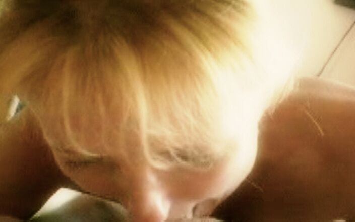 Master of porn: Blonďatá kundiička doma