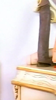 Hete tiener doet het zelf met een dildo
