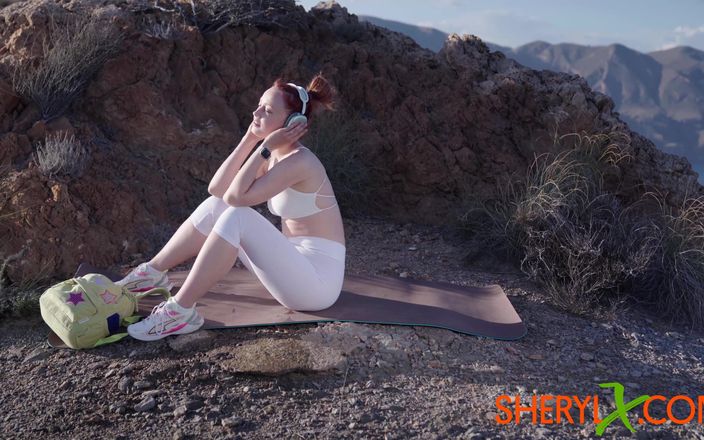 Sheryl X: Zrzka čůrá v horách Po cvičení jógy