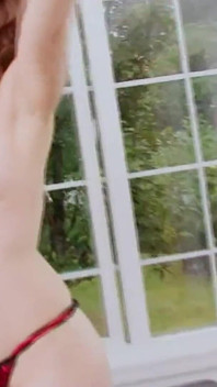Beautés seules, scène - helena handbasket, rousse 1_sexy, masturbe sa chatte poilue