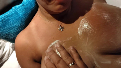 Emma_Alex: Percutian adik tiri di Turki. Urut tetek Semasa Menghisap