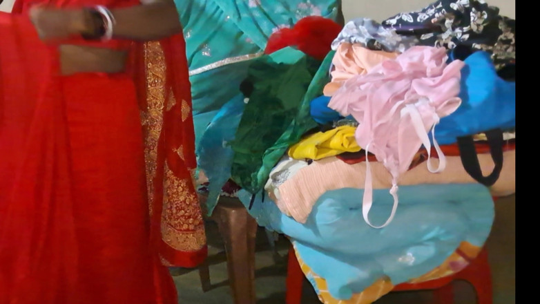 Trilokinath: Kakak ipar desa bihari lagi ganti baju di rumah