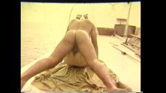 Vintage megastore: Harry Reems di pantai