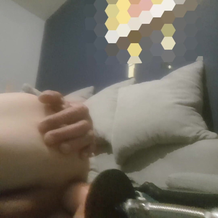 KIARA: Lekeli götümde sikiş