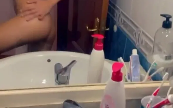 FANS OF SOFIA SWEETSECRETT: Do You Shower with Me? by Sofia Sweetsecrett