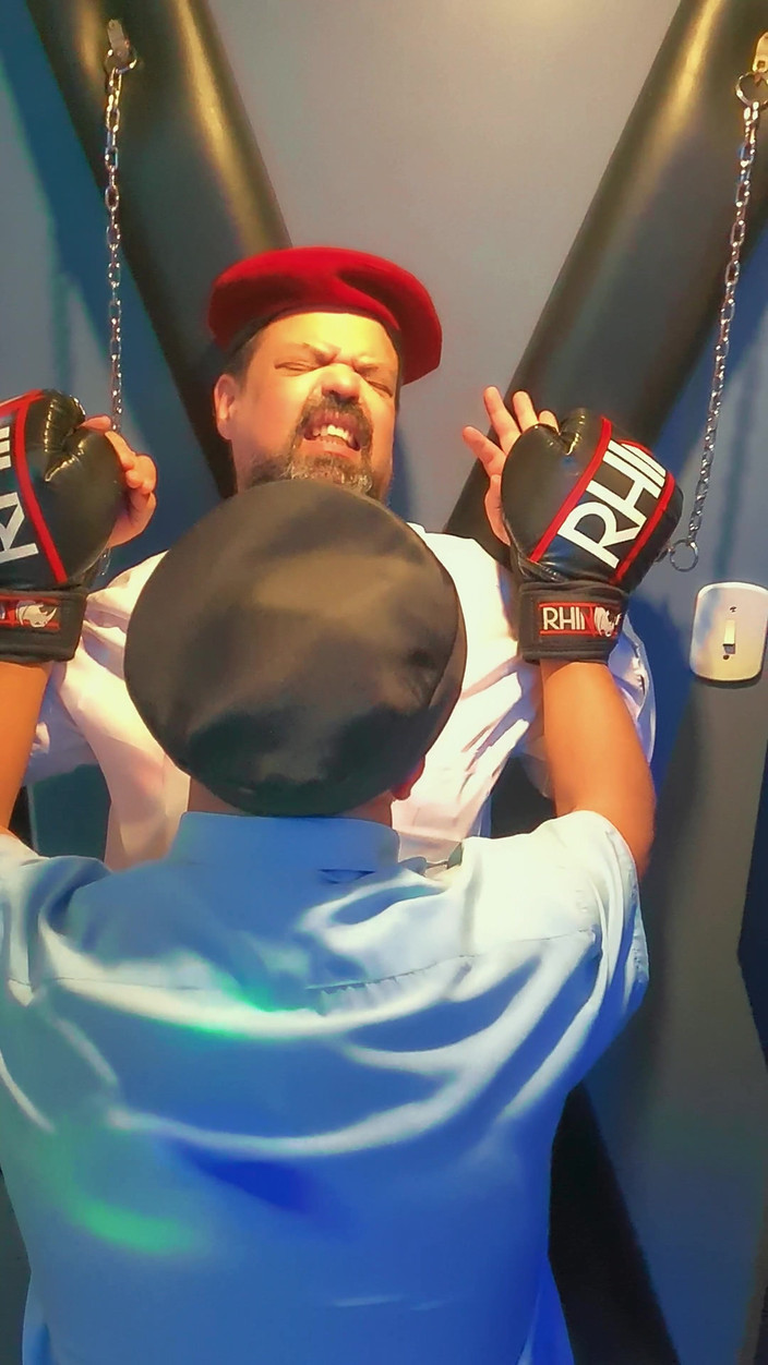 Punchbagplz: Handschellen Und Kontrolliert - Motelzimmer-dominanz