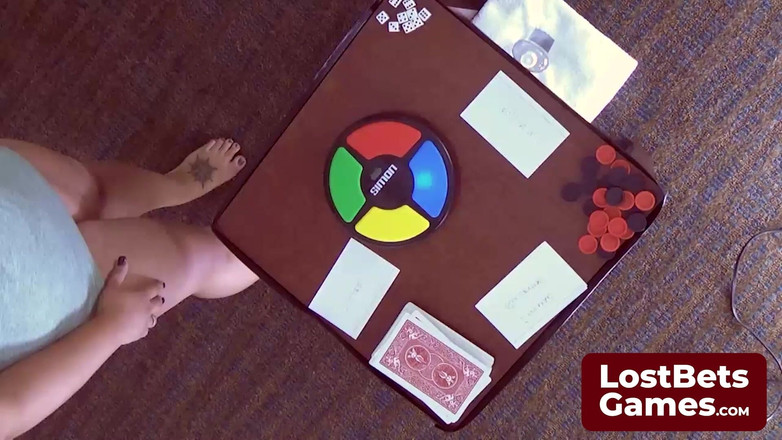 Lost Bets Games: Последняя неудачная игра-стриптиз, неудачная, оставленная только в ее лифчике