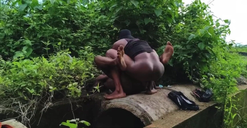Doggyy_boi: Watch How He Wore His Pant and Ran Away.
