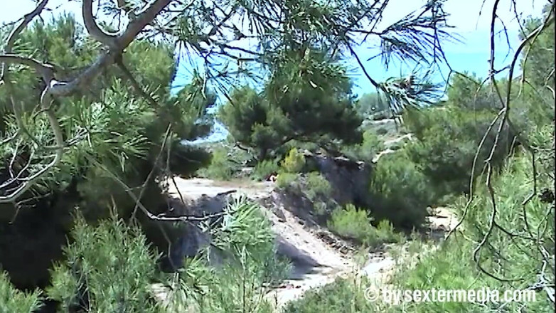 Beachbitches: Seks solo gadis remaja di bukit pasir mallorca
