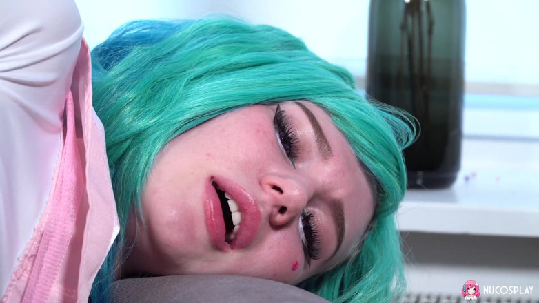Nu Cosplay: Leyla Lure este o curvă hentai excitată cu părul albastru