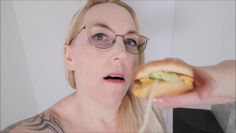 Sally Secret: My Delicious Juicy Pee Burger!!