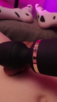 Femboy w bikini krowy daje ci część mleka