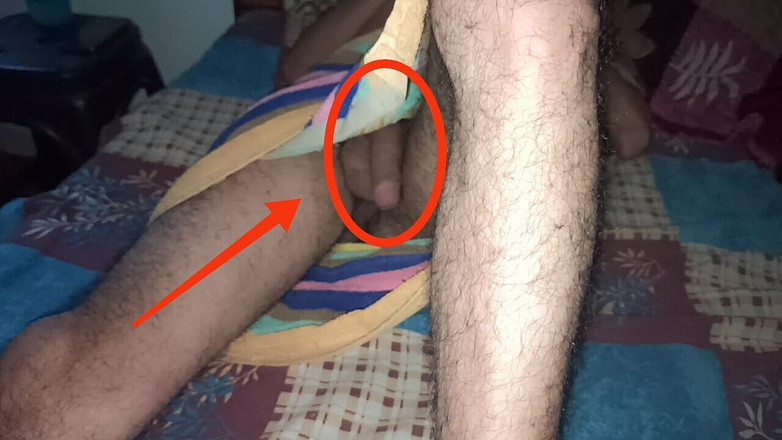 Desi__Panda: Wow, ich habe meinen stiefbruer lungi geöffnet und ein großer...