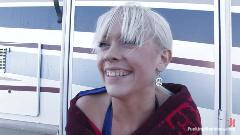 Fucking Machines by Kink: Southern Cali Beach Babe, Kissy Kapri