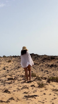 Mis Grandes Tetas Tailandesas Temblan En El Viento Salado, Pezones Duros Expuestos En La Playa Desnuda