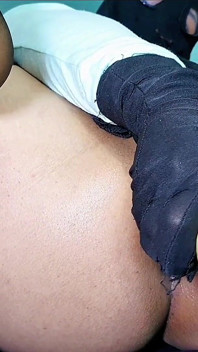 Anal förstoring med en stor, sexig outfit