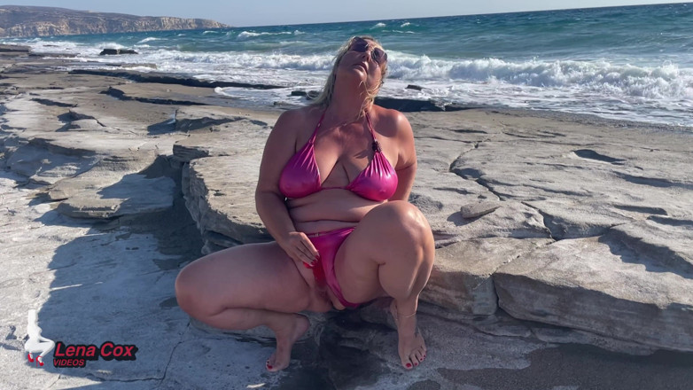 Lena Cox: บิกินี่สาวเงี่ยนเงี่ยน หีเงี่ยนชายหาด เสี่ยงน้ำพุ squirting อารมณ์แตกคาหาด