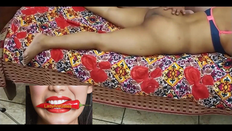 Hotty Jiya Sharmaa: Індійська дружина масажує