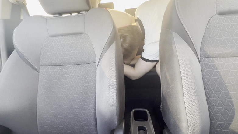 AsianHoneyAss: Sesso romantico in auto con ragazzina asiatica e grande sborrata...