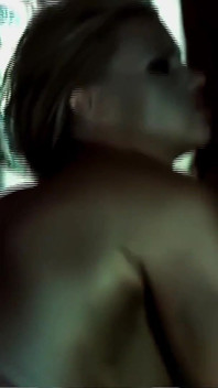 Loira Hannah Harper faz garganta profunda no pau e leva anal duro duro antes de uma gozada facial