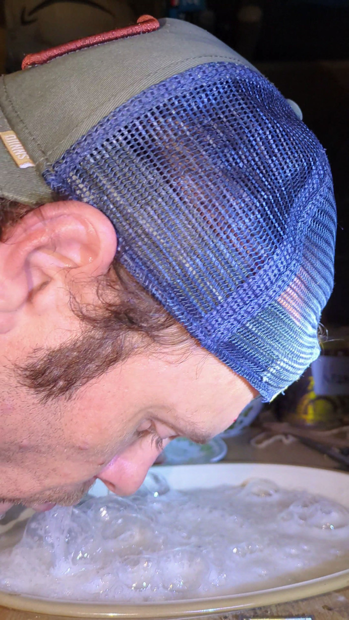Deepthroat Madness: Gör massor av bubblor med en enorm hög med saliv