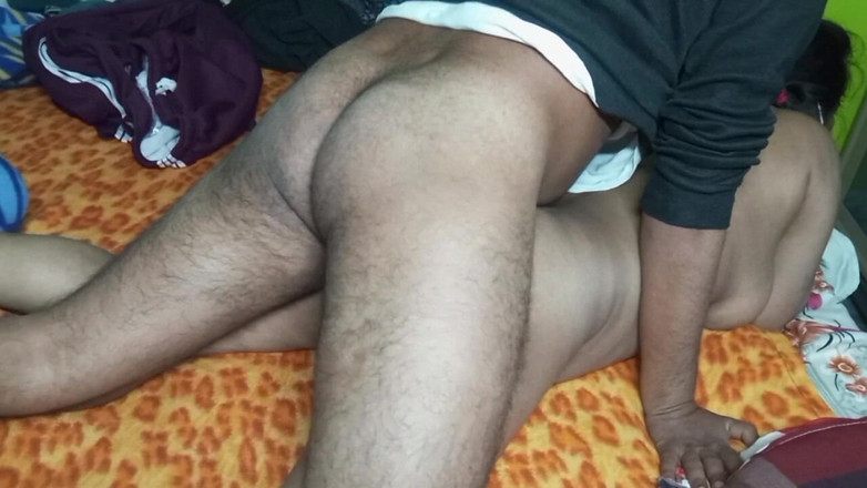 Manjushukla: Doggystyle-position von ihrem ehemann gefickt.